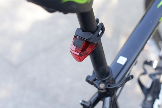 USB Şarj Edilebilir Arka Kırmızı Işık Bisiklet 10lm Lityum Pil Titreşimsiz Duyarlı